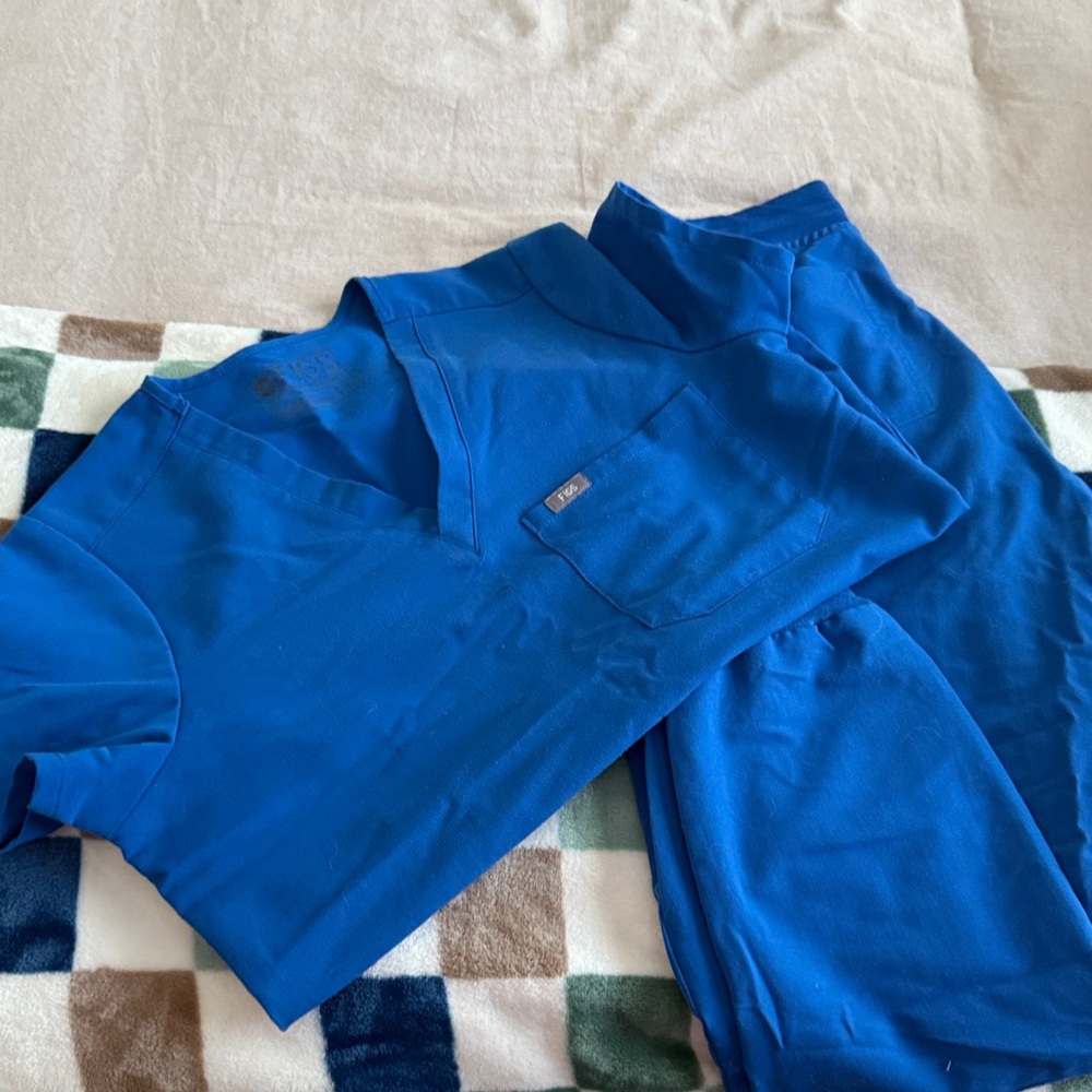 Figs Vibrant Blue Scrub Top